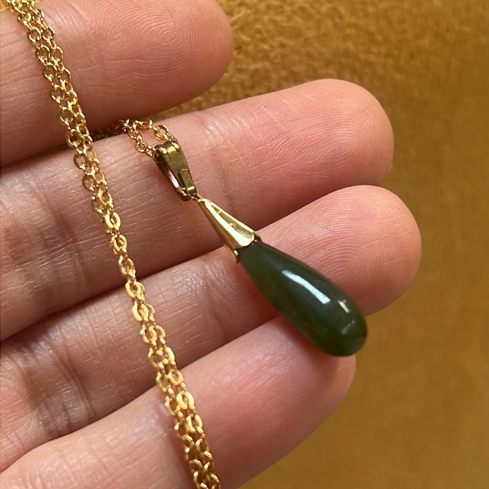 Precious Green Jade Pendant Necklace